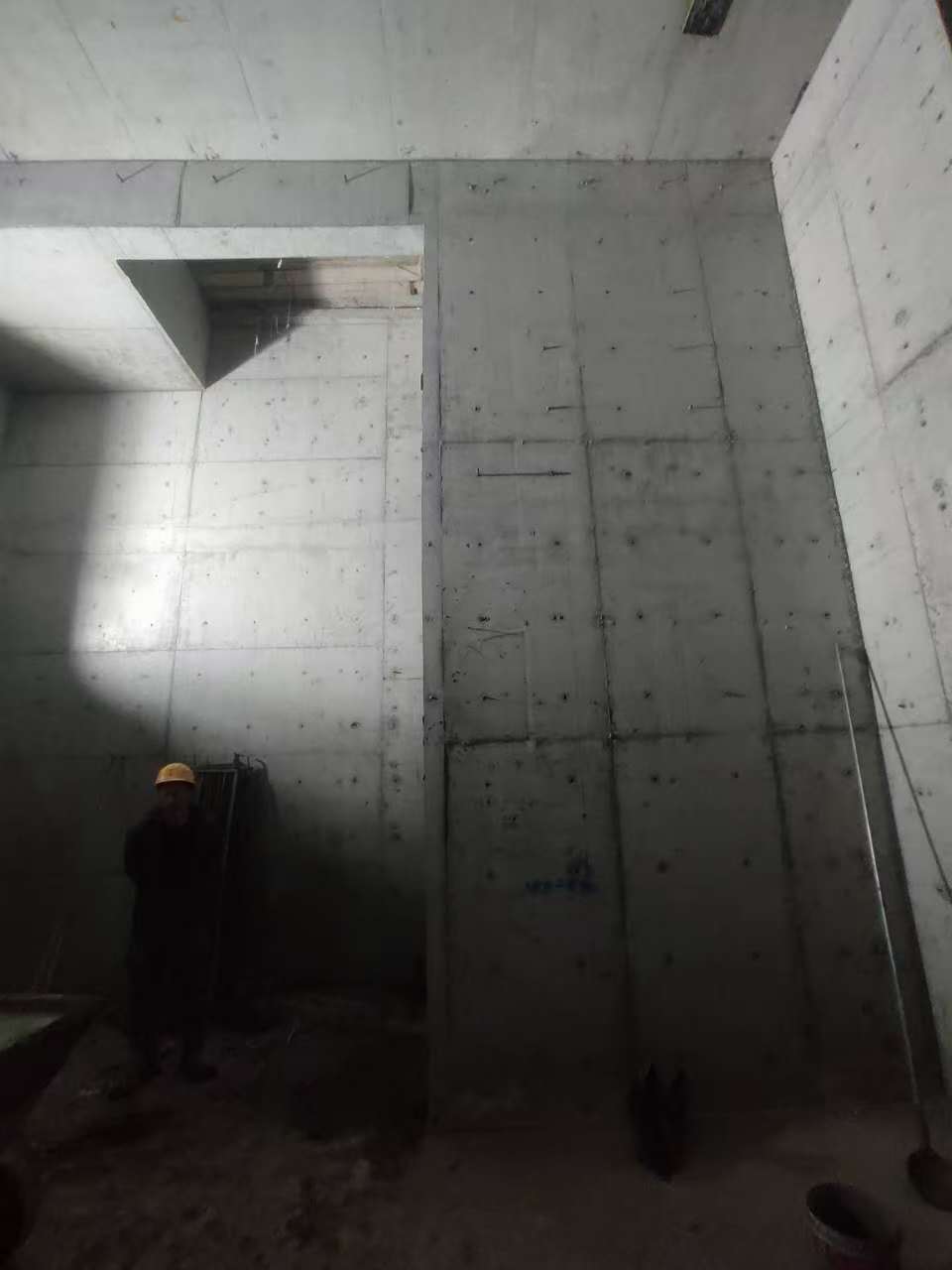 阳新墙上开槽钢筋断了有影响吗